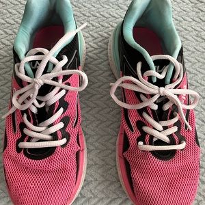 Women’s 6.5 Fila shoes